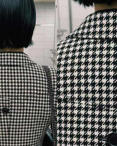 本週五 【She’s coming】 a place held close