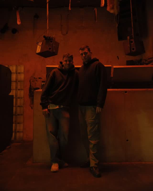Silhouette b2b Yan