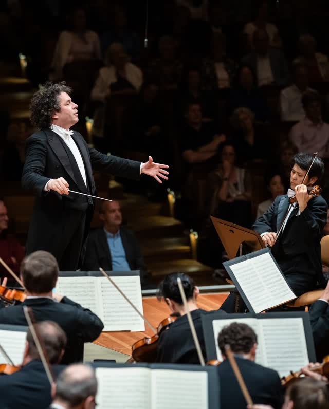 Watch LIVE at 7 pm (Berlin time) in the Digital Concert Hall: Gustavo Dudamel conducts Beethoven and Ortiz with the Women of the Rundfunkchor and the Berliner Philharmoniker.