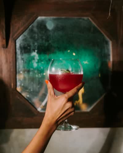 Open tonight for drinks & tunes from 9pm.