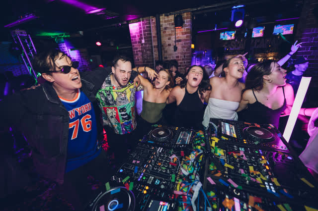 Happy Midsommar to our Swedish friends 🇸🇪🌸 Tonight we’re celebrating Swedish Midsommar at Scary with Swedish anthems, IKEA Assembly Race, and free entry for Swedish passport holders. Expect music from ABBA, Avicii, Zara Larsson, Swedish House Mafia, Robyn, Alesso, Galantis + more.