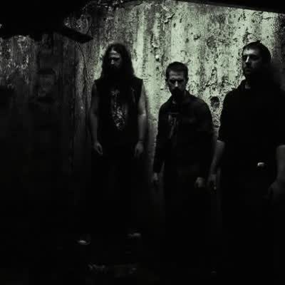 TONIGHT !! Waves of crushing filth as n.ire destroyers @owlcrusher are in town to raise havoc upon thee Black Heart... support from recent Desertfest appearers @iron_slug ... it’s hot, but doom never ceases !! Get down and sink some cold ones