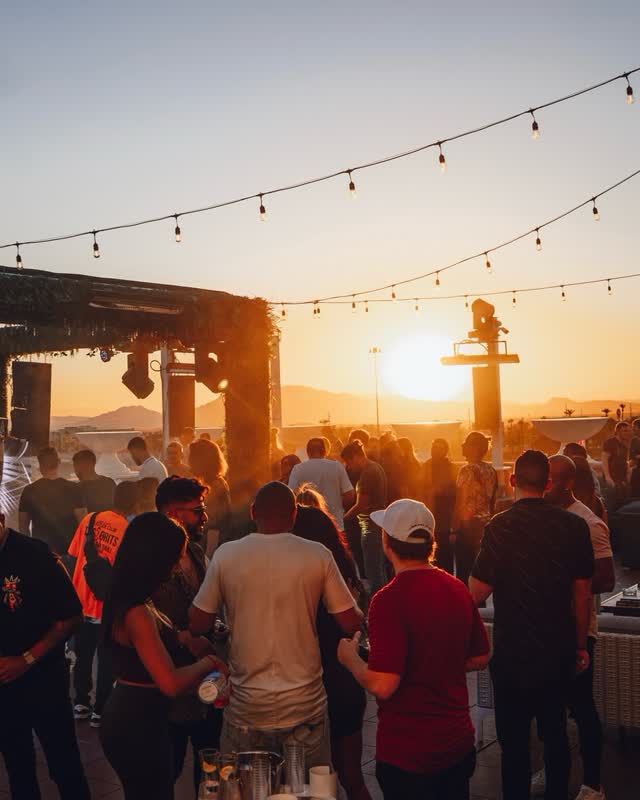 Sunset Club Sundays