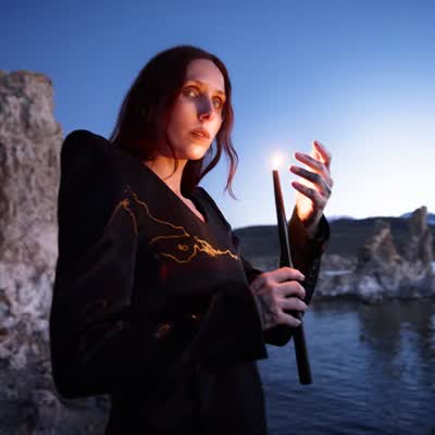 Come with Chelsea Wolfe into the dark