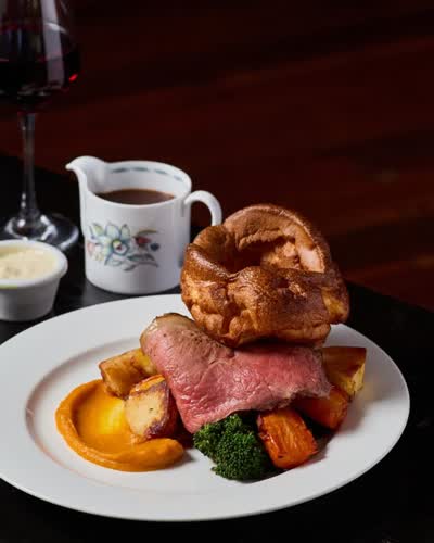 Sunday Roast with live music by Mick Mor