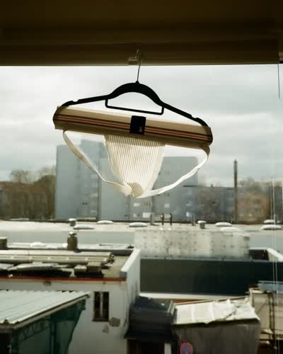 Bring ‘m, drop ‘m: come [Z]onderbroek with us TONIGHT! Your favorite no-underwear party