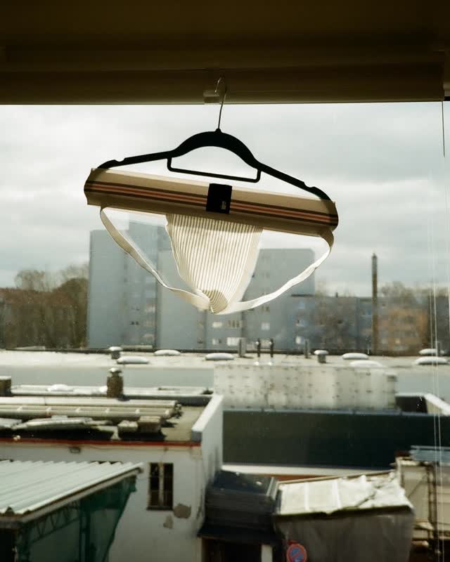 Bring ‘m, drop ‘m: come [Z]onderbroek with us TONIGHT! Your favorite no-underwear party