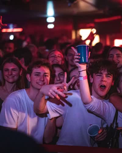 DJ set tous les soirs à partir de 23h