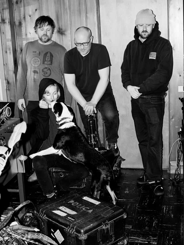 Poliça - Dreams Go to The Dome