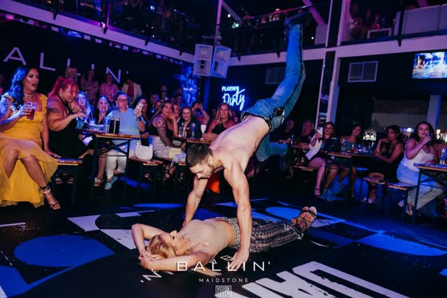 DREAMBOYS – BOTTOMLESS BRUNCH