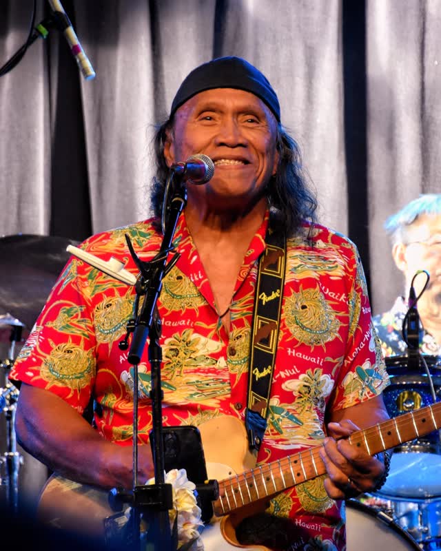 Henry Kapono's performance