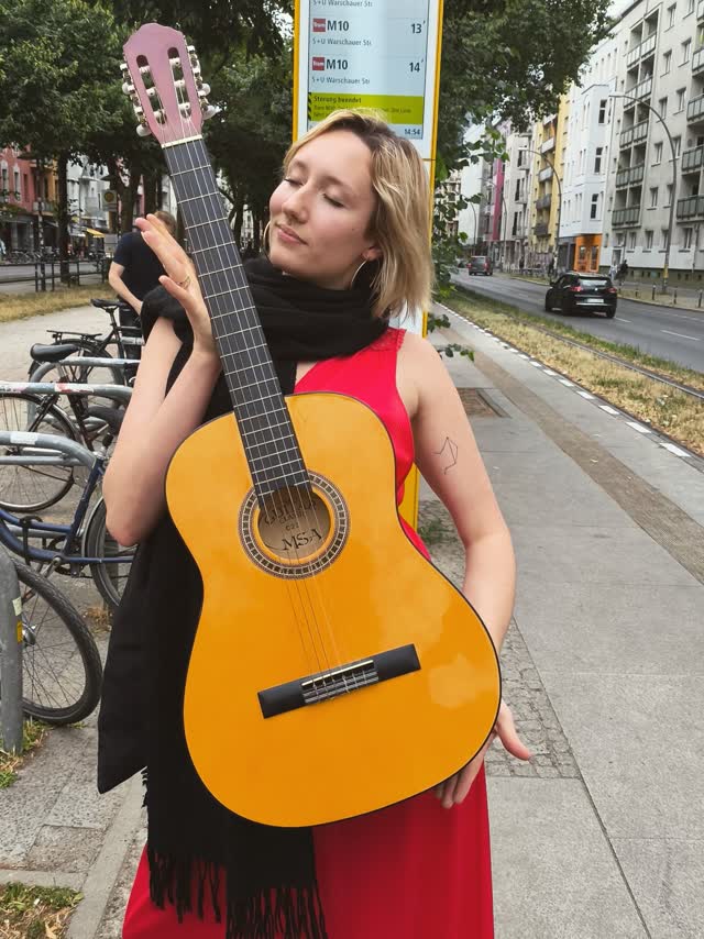 Intimate solo set at Gelegenheiten