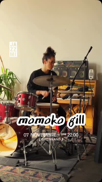 MOMOKO GILL Live Performance