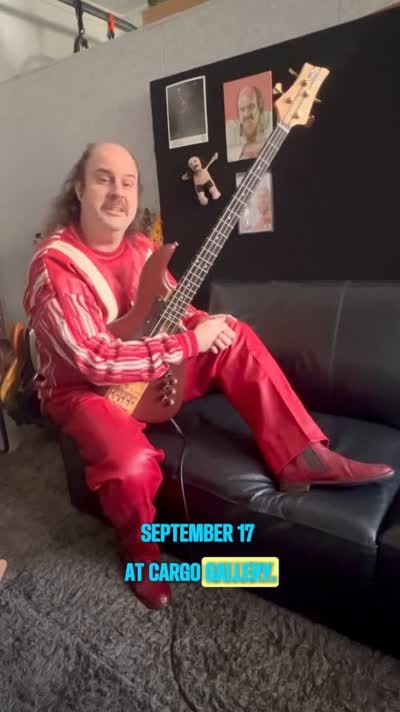 Pěstěný knír, ještě pěstěnější mullet a mocné disco hymny: Donny Benét se po dvou letech vrací do Prahy!