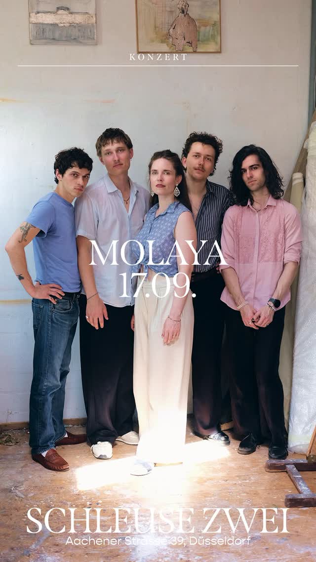 MOLAYA – das sind warme, ineinanderfließende Vocals gepaart mit einem organischen Zusammenspiel aus Synthesizern, Gitarre, Bass und Percussion. Die neuen Songs, welche die Band in der Schleuse Zwei vorstellen wird, bewegen sich zwischen Leichtigkeit und Tiefe; verspielt, rhythmisch und zugleich von feinen melancholischen Nuancen durchzogen.