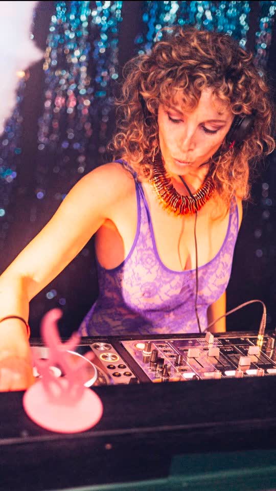Evening Sessions with Abi Fox