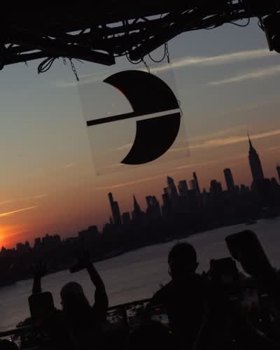 FRIDAY @weareeclipse.nyc takes over the Arlo Williamsburg rooftop to kickoff Labor Day Weekend with a curated lineup of DJs like @_revamusic_, @jlu_______, @the__flair & MORE