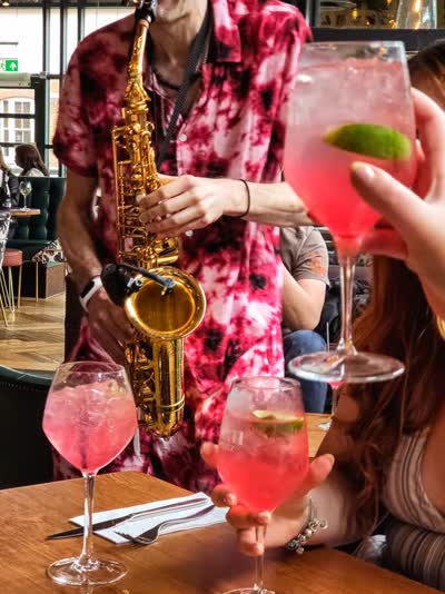The ultimate Saturday lineup: live sax, iconic brunch plates, and bottomless drinks.