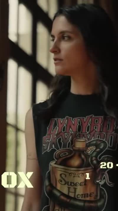 LAURA COX DE GIRA EN OCTUBRE