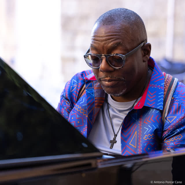Spend your Sunday evening with dinner, cocktails and the soulful sound of internationally celebrated pianist Cyrus Chestnut.