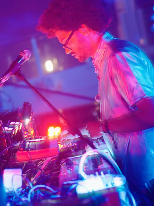 Don’t miss one of the most talented beatboxers, producers, and live loopers, @honeycomb, hitting the Burgh THIS FRIDAY September 4th! This will truly be a one of a kind set you don't want to miss🔊🎹 With big local support from @doverspike, @agelessbeats, & @lexaterrestrial🔥 🎟️Grab tickets while you can from the link in our bio🔗