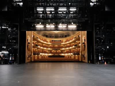 Back for the new season! ✨ The summer break is over, and we’re back! 🎭🎶 We’re looking forward to a new season full of magnificent voices, moving stories, and unforgettable concert experiences. In September, you can look forward to, among other things: "Rigoletto", "Samson et Dalila" featuring Jonathan Tetelman and others, "Symphoniekonzert I" with the Staatskapelle Berlin conducted by Christian Thielemann, and our Open House on September 12.