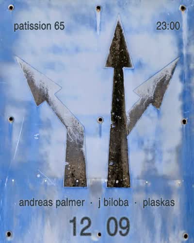 Explorative, low frequency rhythms with friends and family who lives far away from home and gather in @patision65 floor to dance through the night.