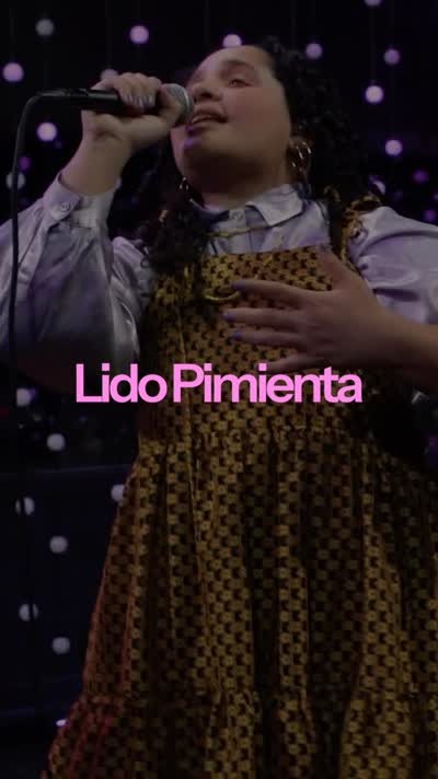 Una combinación eufórica de percusiones afrocolombianas, sintetizadores y un magnetismo vocal que convierte cada show en un ritual colectivo.