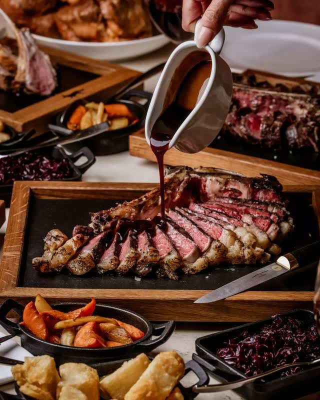 Sunday Roast Feast & live music