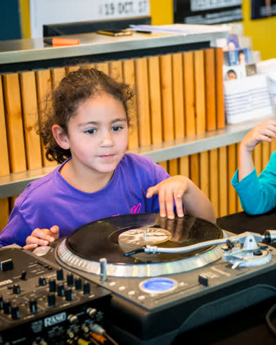 << BRUNCH HIP-HOP >>