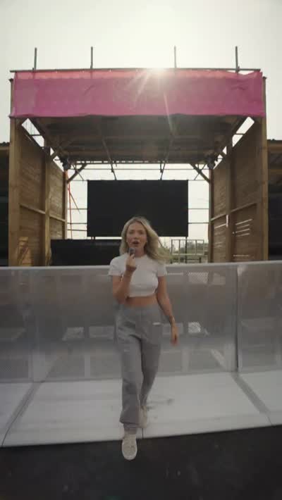 Open air day party with a 2nd stage in the warehouse