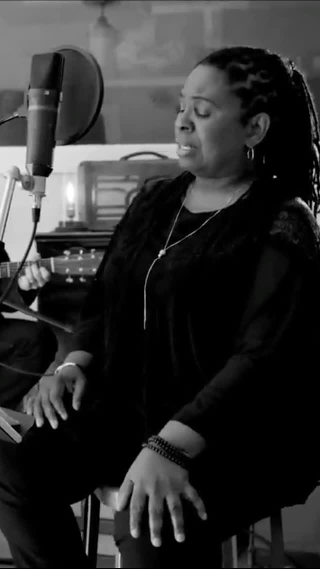 The blues are calling. Grammy Award winning artist @ruthiefostermusic brings her soulful sound and powerful vocals to City Winery Chicago on October 23.
