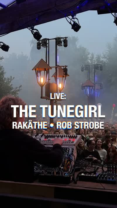 THE TUNEGIRL - LIVE