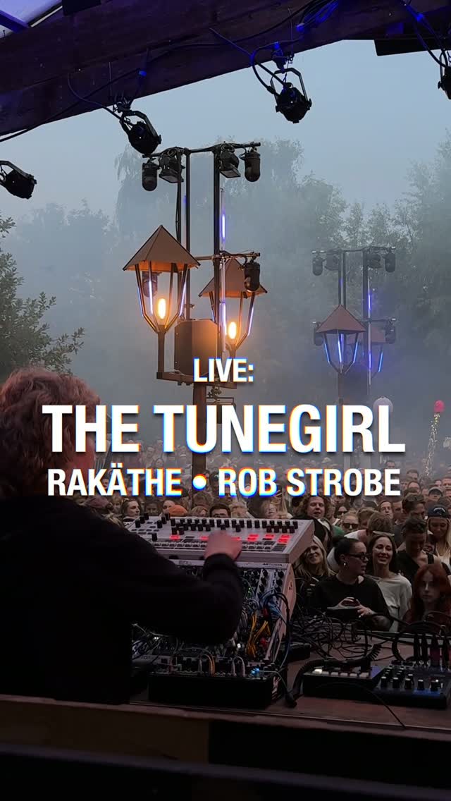 THE TUNEGIRL - LIVE