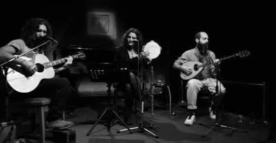 O trio grego Ta Mavra Moura atua em Portugal