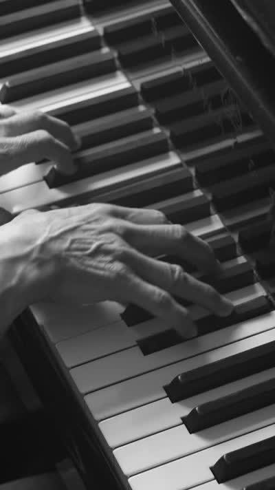 SOLO SESSIONS: KATRINE GISLINGE