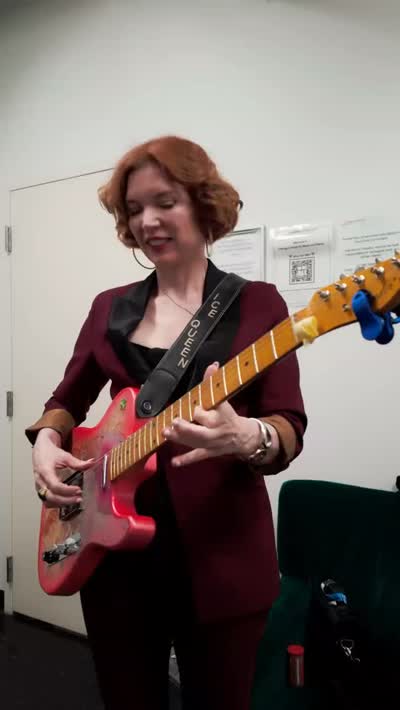 @suefoleyofficial brings her band home to Dallas for a special holiday show at The Kessler on Friday, November 13, celebrating the season and a brand-new holiday recording coming this fall 🎸🎶 Tickets on sale now at the link in our bio 🎟️