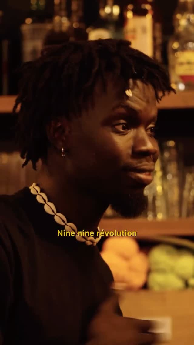 J’ai passé mon temps à travailler derrière le bar de la Bellevilloise en regardant les autres monter sur scène. Tenir le chiffon quand les autres tiennent le micro, et quand on me laissait fouler l’estrade ça ne dépassait pas 20min. Le 19 novembre ce sera ma scène, notre scène. J’ai tellement bossé pour monter dessus, on s’en souviendra. Je reprends ma place