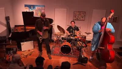Swingin’ and stompin’ with the Stein/Smith/Shead trio at Edgefest last weekend. This trio is joined by Chicago legend Wadada Leo Smith on October 23rd at Constellation.