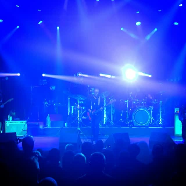 Singles Tour