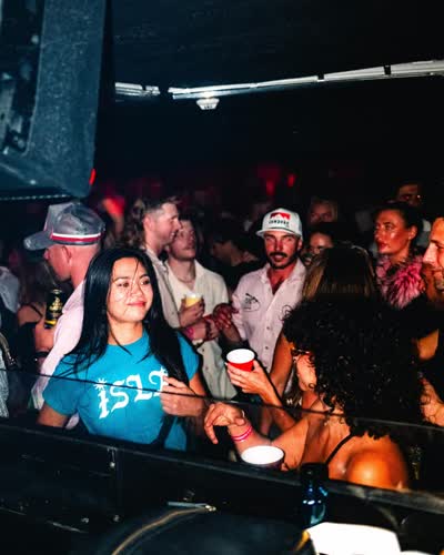 Tonight we party with extended trade until 6AM! Plus a triple international headline with: @jordanpeakofficial [UK], @nene.habiba [DE], @mac.declos [FR]