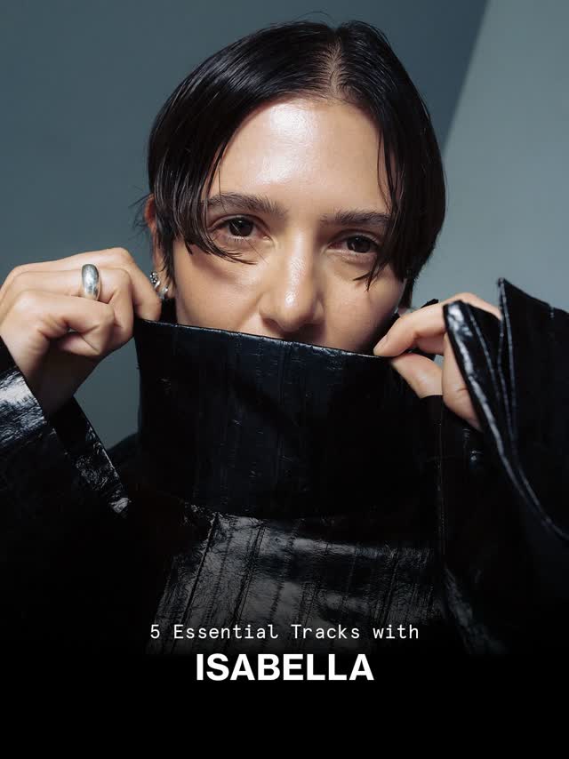 @bellasalmonella joins us in Room 1 alongside Parallelle, Aline Umber (Live) and Simone de Kunovich.