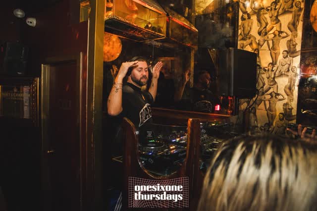 Ohh how we love having JESSE BOYD in the house! 🧡 Our first event going into Year 27, and it’s an intimate, feel-good night of mischief with the fam.