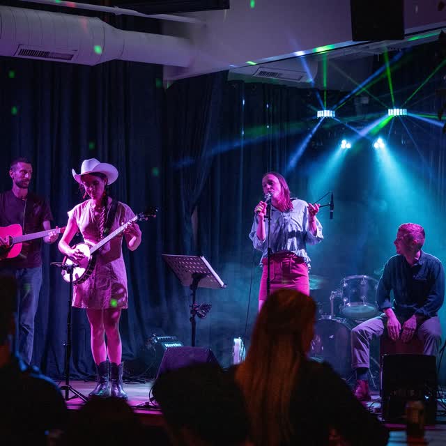 High-energy bluegrass/folk band @alpinepickers is bringing nothin’ but strings and good vibes to lost lake 🪕🌲 with support from @graham.jams & @nowheredept.band
