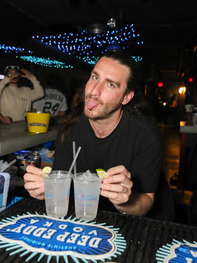Summer nights at Tin Roof just hit different! Roof top views 🌆 patio tunes 🎶 and cold drinks 🍻 What more can you ask for? We’ll see you later, we know you’ll be here 😉